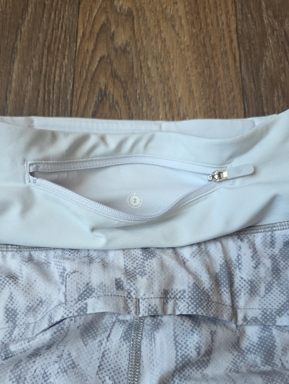 Lululemon Speed Up Shorts in a City Breeze Alpine White Size 2 TALL - Picture 6 of 7